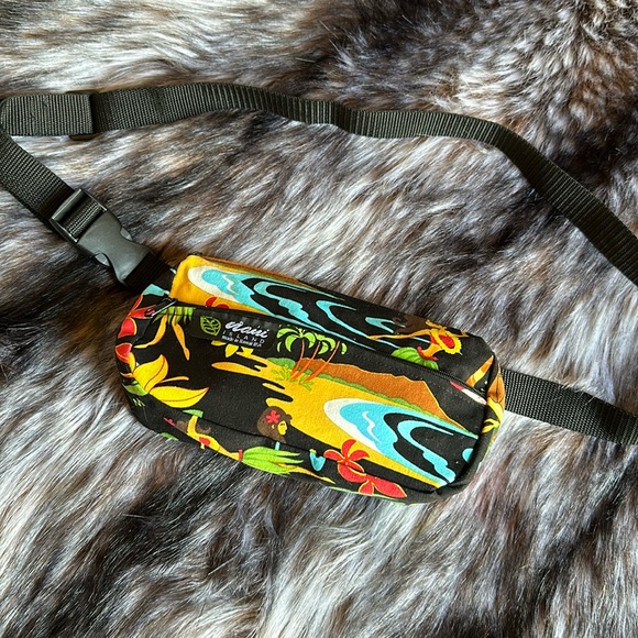 Nani Island *NWOT* Women’s Hula Girl Small Hip Pouch with Adjustable Waist Strap - Picture 3 of 11